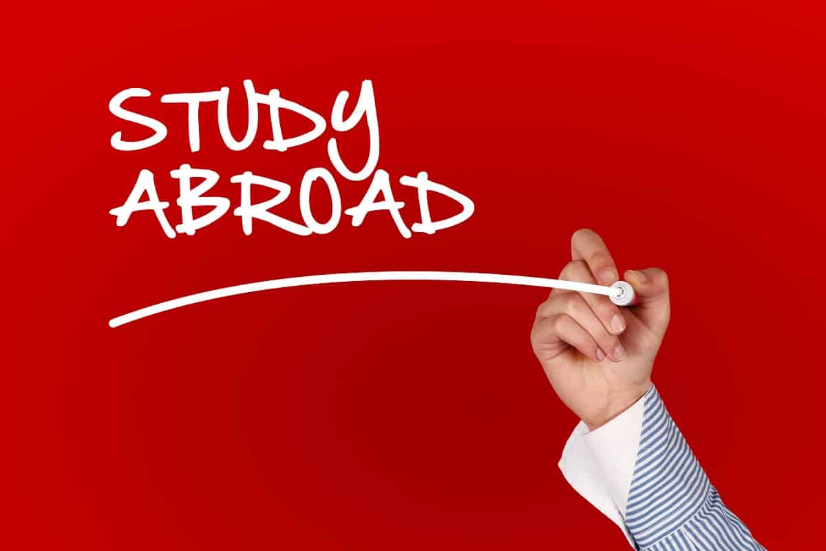 Student Life: Studying in Canada vs Australia Student Life: Studying in Canada vs Australia